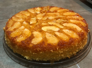 Una foto de Torta de manzana invertida✨