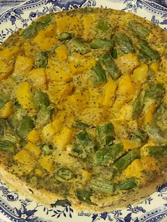 Una foto de Tortilla de calabaza y espárragos en microondas