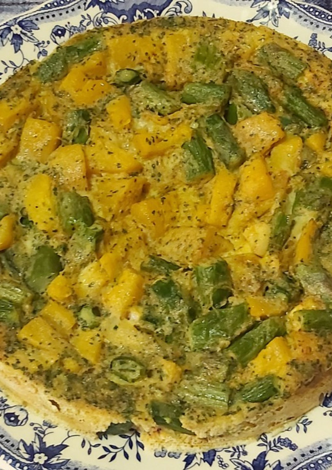 Una foto de Tortilla de calabaza y espárragos en microondas