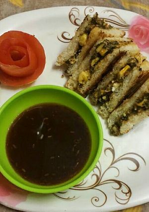 A picture of Spinach corn sandwich.