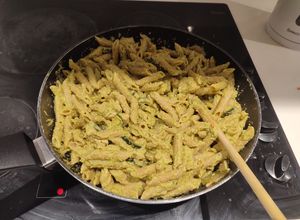 Una foto de Pasta al pesto de pistache con calabaza