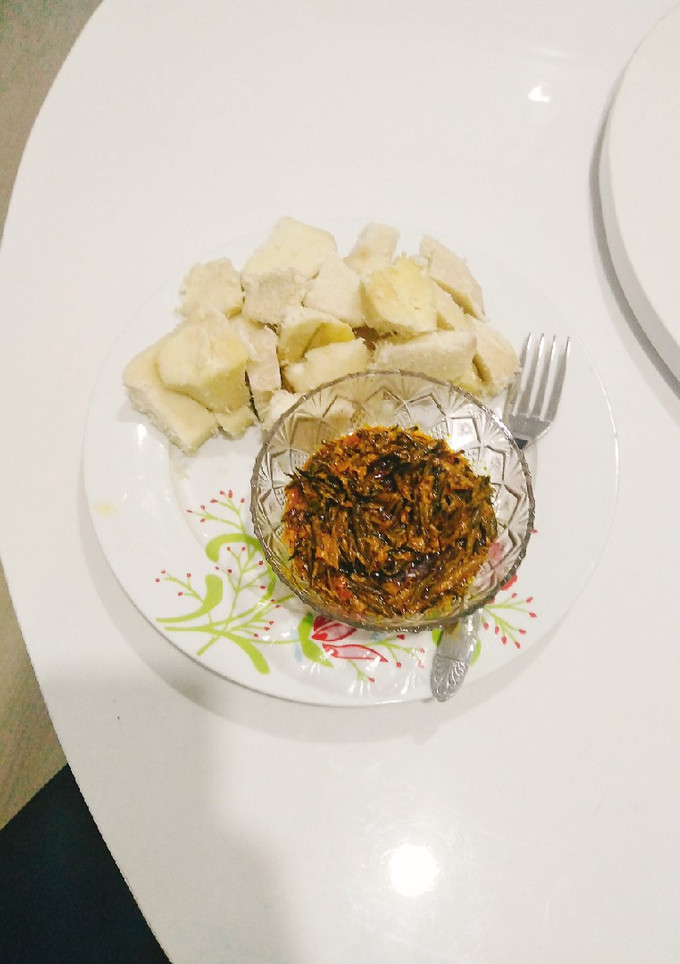A picture of Yam and ugba souce.