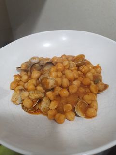 Una foto de Garbanzos con chirlas