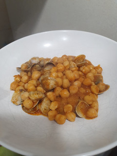 Una foto de Garbanzos con chirlas
