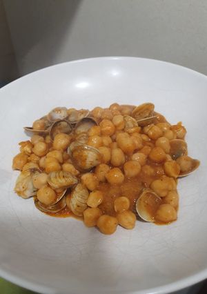 Una foto de Garbanzos con chirlas