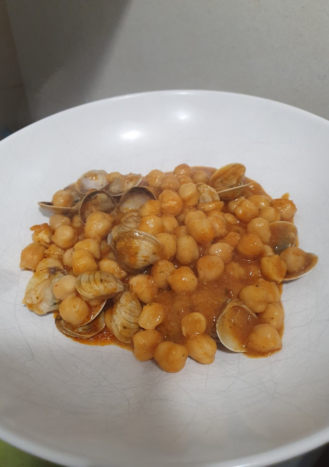 Una foto de Garbanzos con chirlas