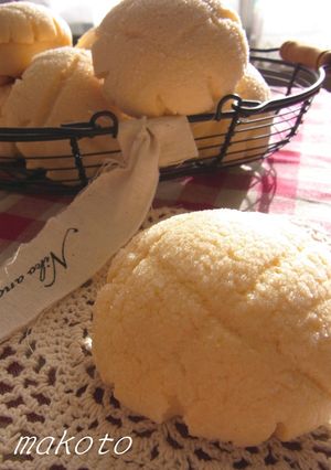 A picture of *Crunchy* Melon Pan*.