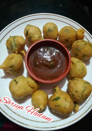 મેથી ના ગોટા(Methi Gota Recipe In Gujarati) રેસીપી મુખ્ય ફોટો