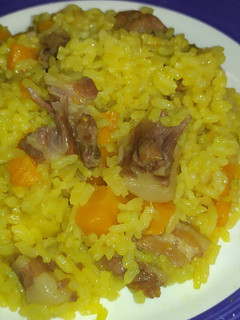 Una foto de Arroz con cerdo, zanahoria y papa