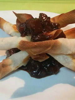 Una foto de Crujiente de langostinos con chutney de piña