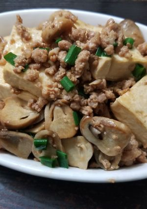 A picture of Chinese Mushroom Tofu Minced Pork Stir Fry 香菇碎豬豆腐.