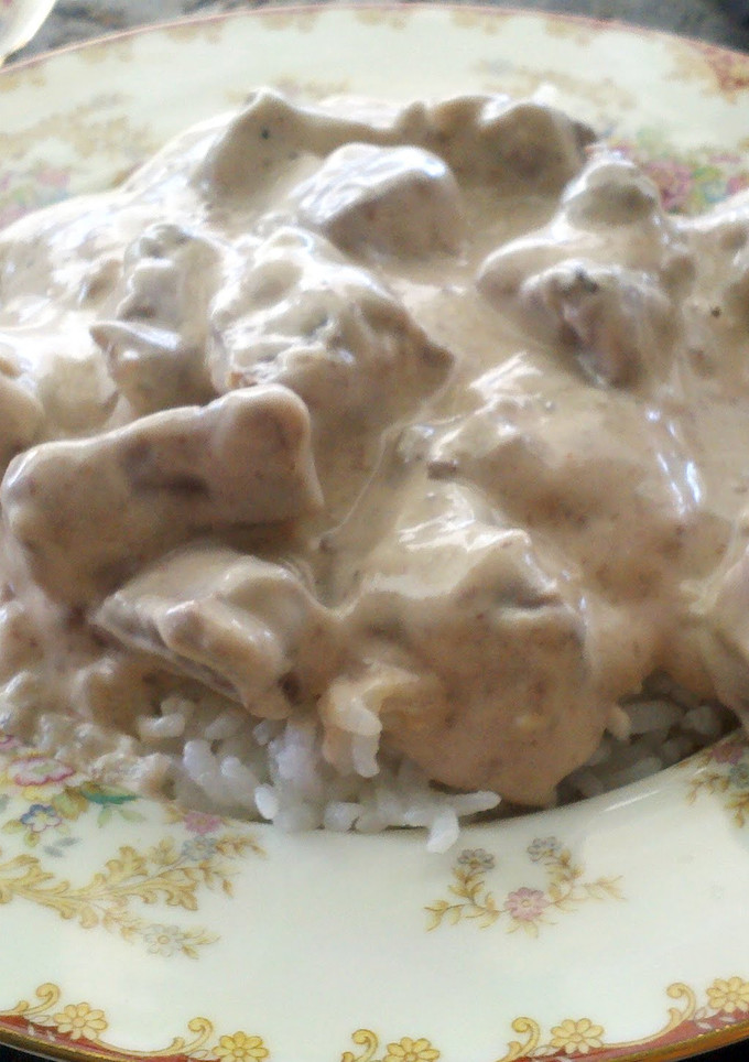 A picture of Beef stroganoff.