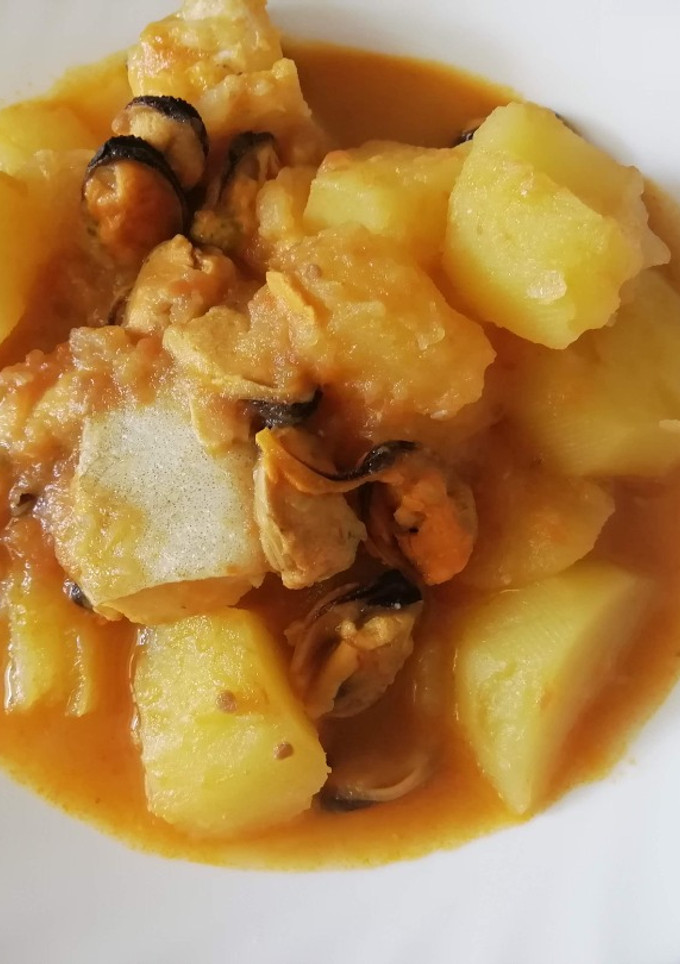 Una foto de Patata guisada con bacalao y mejillones