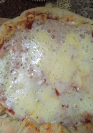 Una foto de Pizza rellena,#Cumplimos 9 años