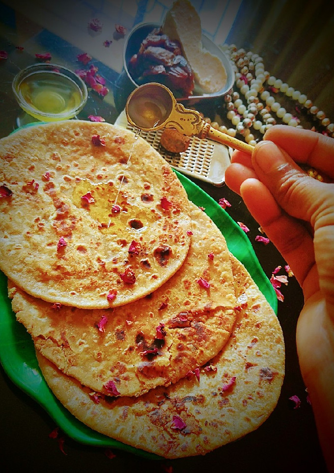 A picture of Paneer Dates Poli.