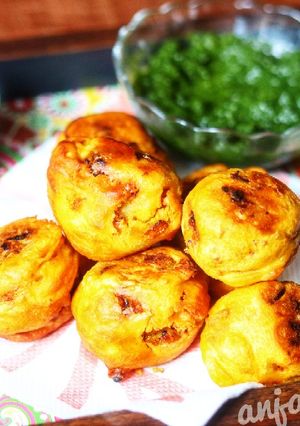 A picture of Batata vada.