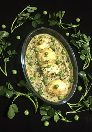 A picture of Egg Methi Matar Malai.