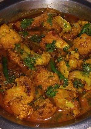 ফুলকপি দিয়ে কাতলা মাছের ঝোল। (Fish curry with Cauliflower recipe in Bengali) রেসিপির প্রধান ছবি