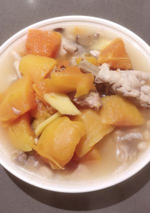 A picture of Chicken Feet Soup.