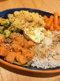 Una foto de Poke salad
