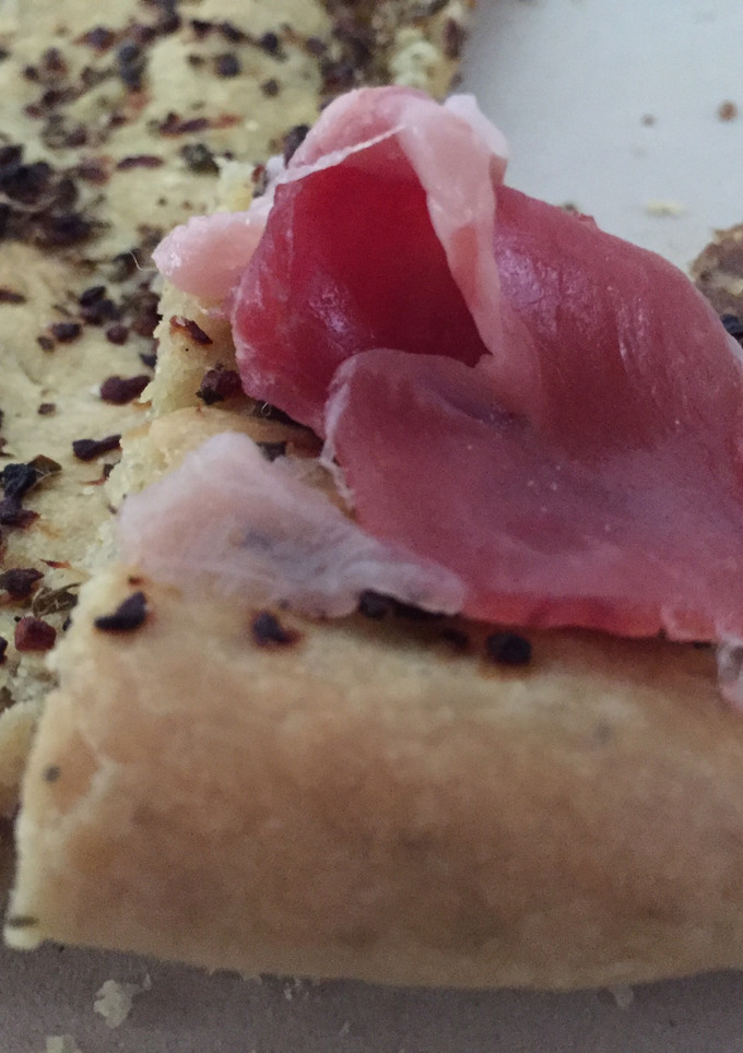 Una foto de Focaccia de ajo y orégano.
