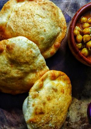ছোলে ভাটুরে বাঙালি স্টাইলে (chole bhature recipe in Bengali) রেসিপির প্রধান ছবি