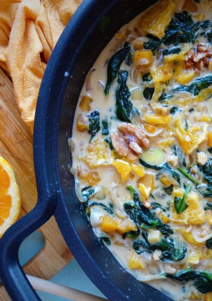 Una foto de Espinacas con calabaza y naranja