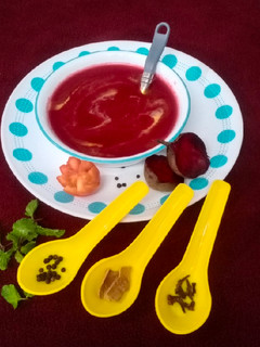 બીટ ટામેટા નું સૂપ (Beet Tomato Soup Recipe In Gujarati) રેસીપી મુખ્ય ફોટો