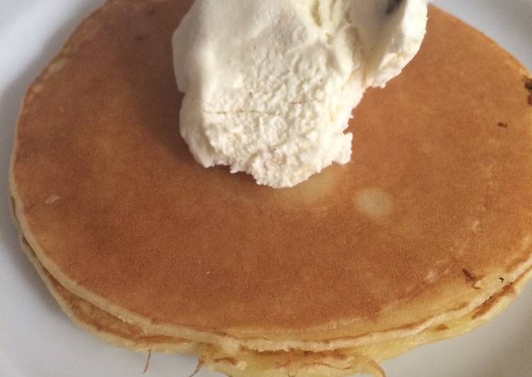 Pancake with Rum Raisin ice cream