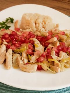 Una foto de Wok de pavo y granada