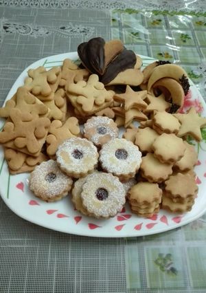 صورة لوصفة بيتي فور باشكال مختلفة (petit four)