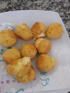 Una foto de Bombas de papa rellenas con queso