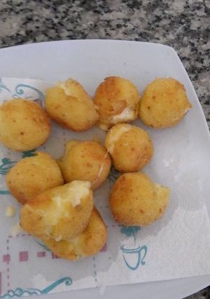 Una foto de Bombas de papa rellenas con queso