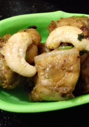 A picture of Cashew chilli pepper chicken.