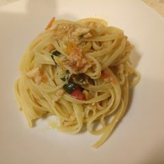 Linguine al granchio linguine with crab and rainbow tomatoes A picture of Linguine al granchio linguine with crab and rainbow tomatoes.