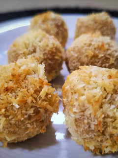 Una foto de Panellets con coco -mi versión express-