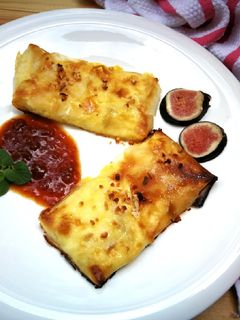 Una foto de Paquetitos de masa filo con queso requesón
