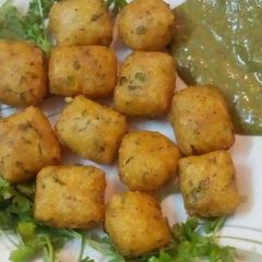 Chilli garlic potato bites A picture of Chilli garlic potato bites.
