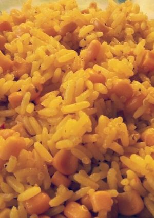 Una foto de Arroz con quinoa y maíz al curry 🌽