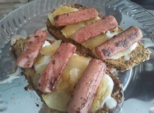 Una foto de Berenjenas apanadas con 2 toppings...🤨🤔😗