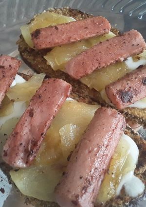 Una foto de Berenjenas apanadas con 2 toppings...🤨🤔😗