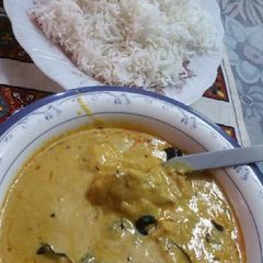 A picture of Kadhi chawal.