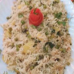 A picture of Aloo mater methi pulao.