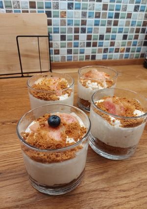 Őszibarackos- túróhabos pohárkrém recept fotója