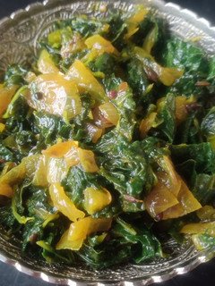 हिरव्या माठाची भाजी (hirvya mathachi bhaji recipe in marathi) रेसिपी चे मुख्य फोटो