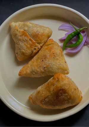A picture of Mete Singhara / Chicken Liver Singhara.