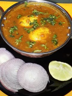 अंडा करी (anda curry recipe in marathi) रेसिपी चे मुख्य फोटो