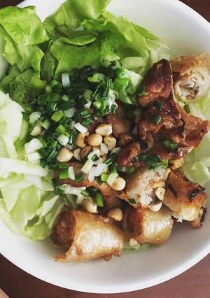 Hình của món Bún thịt nướng.