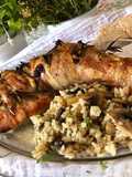 Pierna de pavo asada al romero con guarnición de arroz y champiñones