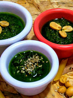 Una foto de Pesto de albahaca con Maní (cacahuete)...!